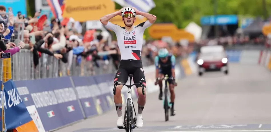 Arrieta conquista la quinta etapa del Giro a Italia a pesar de ir en dirección equivocada