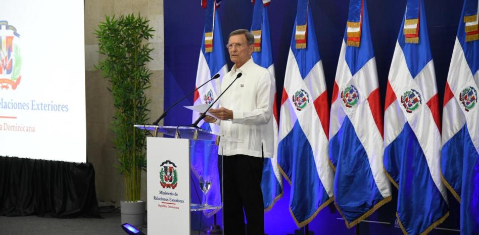 Canciller Álvarez dice RD no recibe presiones, sino solicitudes: "¿Por qué decirle que no a EEUU?"