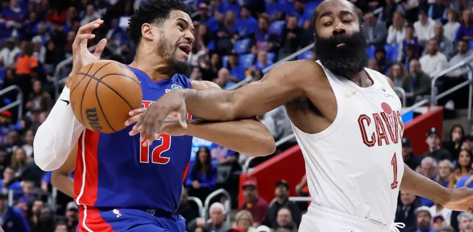 Harden anota 30 y los Cavaliers remontan ante los Pistons en la prórroga para ponerse 3-2