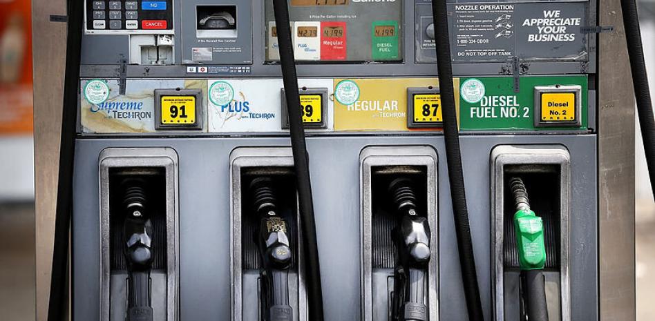 El aumento del precio de la gasolina aumenta el interés en EE.UU. por vehículos eléctricos