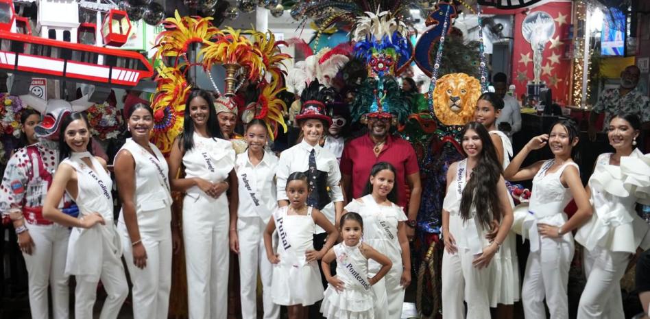 Presentan candidatas Reina Infantil del Carnaval de Santiago