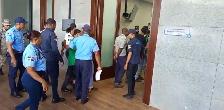 Condenan a 10 años de prisión a tres hombres por tráfico ilícito de 16 inmigrantes en Santiago