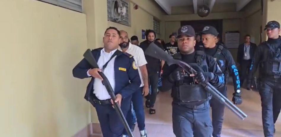 Dejan en libertad a 10 implicados por armas ilegales y presuntos vínculos con “Nino Dólar”