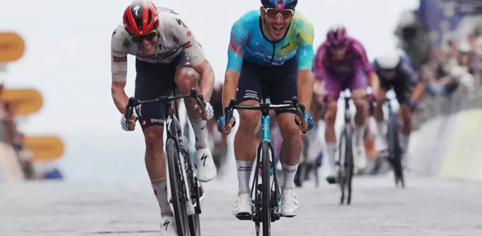 Ballerini esquiva caída y logra primera victoria de etapa en el Giro de Italia