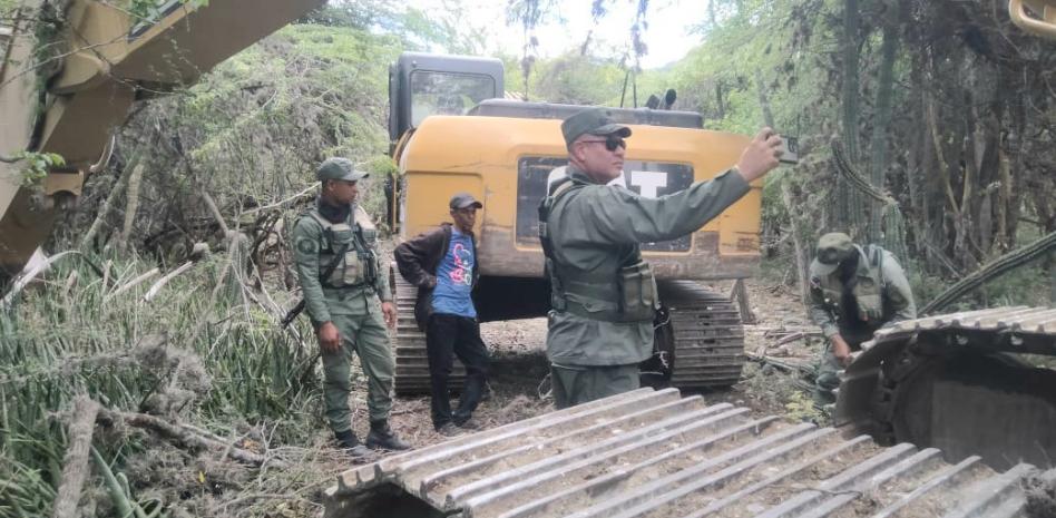 Medio Ambiente dice que desmantela maquinarias para evitar extracción de materiales en río Ocoa