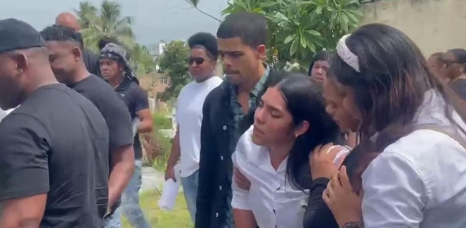 Familiares sepultan restos de Esmeralda Moronta y piden protección para víctimas de violencia