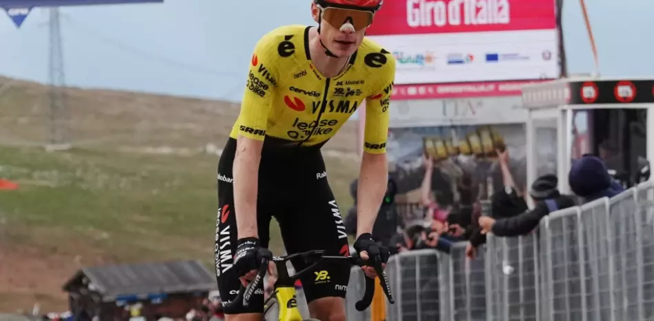 Vingegaard logra su primera victoria de etapa en el Giro de Italia