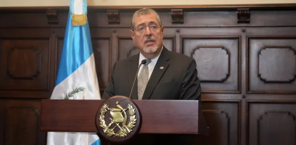 Arévalo juramenta a nuevo fiscal general