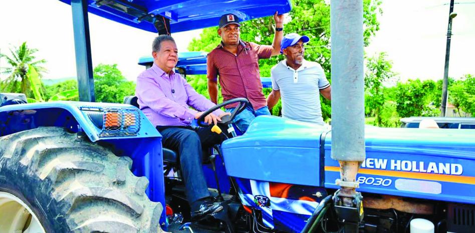 Leonel afirma que el Gobierno tiene “arruinados” a productores de Sánchez