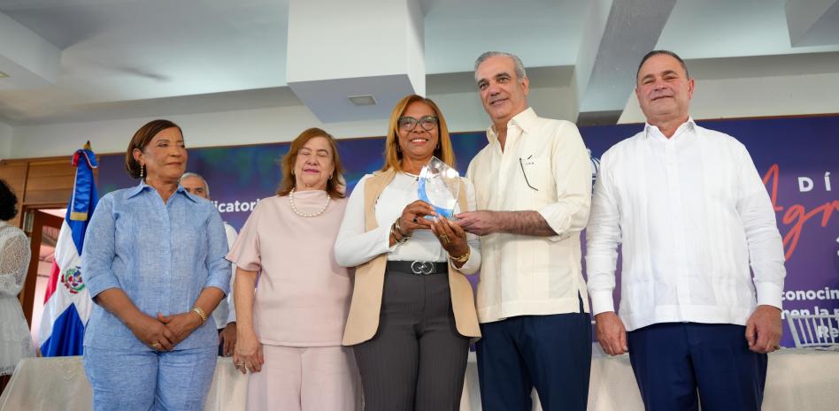 Abinader afirma seguirá subsidio a fertilizantes