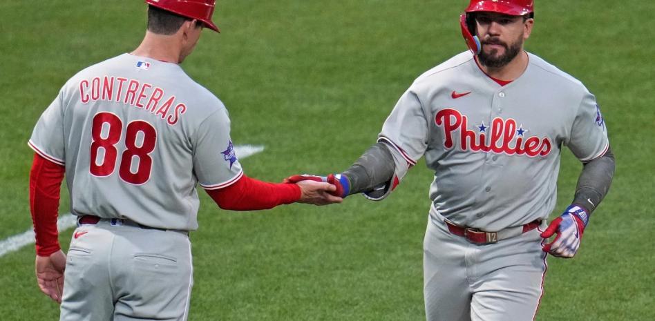 Schwarber da sus jonrones número 19 y 2O en triunfo de Bravos sobre Piratas