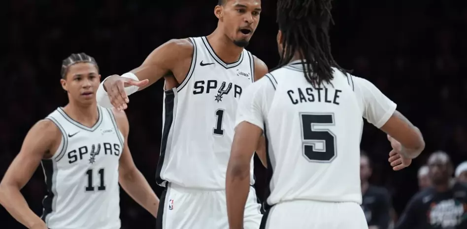Spurs eliminan a Timberwolves y se citan con el Thunder, Castle encesta 32 puntos