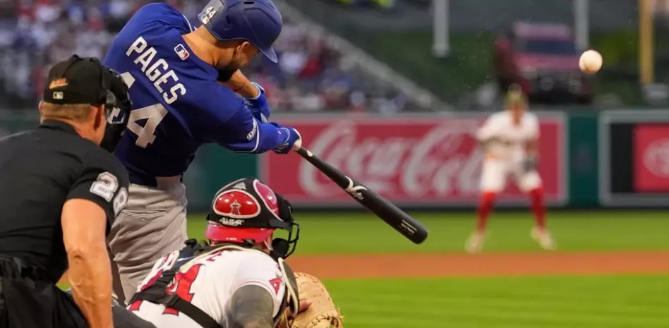 Pages, Muncy y Teoscar jonronean, Dodgers blanquean 6-0 a los Angelinos