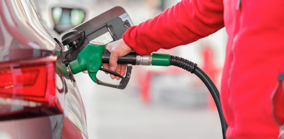 En dos meses, Gobierno ha aumentado 41 y 33 pesos a las gasolinas