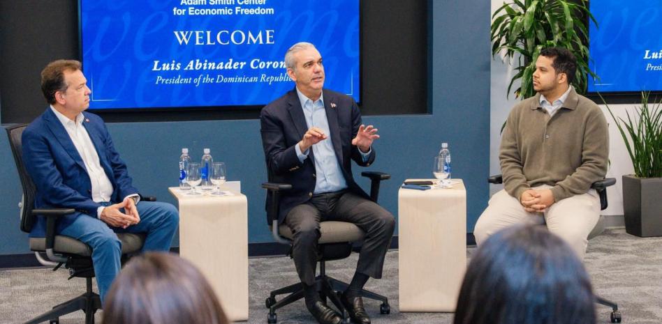 Abinader participa en encuentro con estudiantes dominicanos de Universidad Internacional de Florida