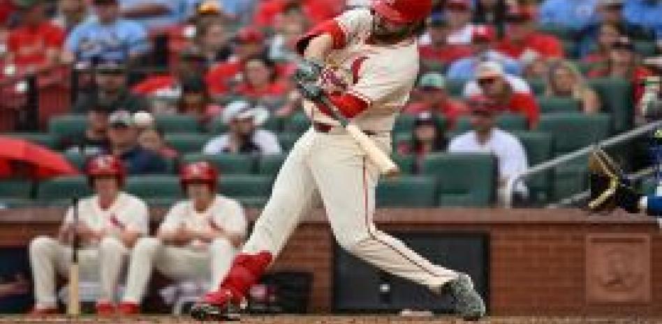 Burleson y Winn sobresalen en la victoria de los Cardenales