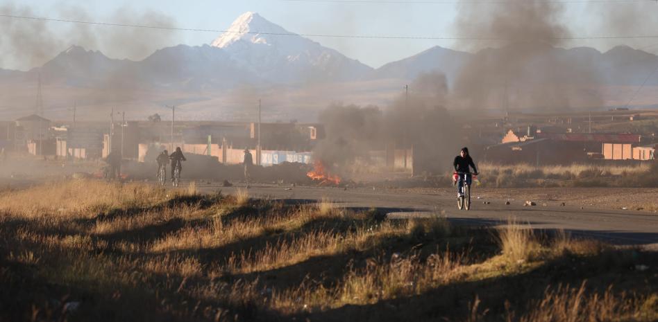 Defensoría reporta 47 detenidos y 5 heridos en jornada de desbloqueo de vías en Bolivia