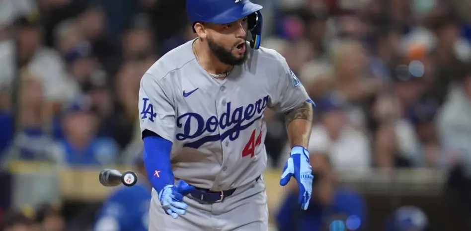 Dodgers desempatan ante Mason Miller en el noveno y superan 5-4 a los Padres