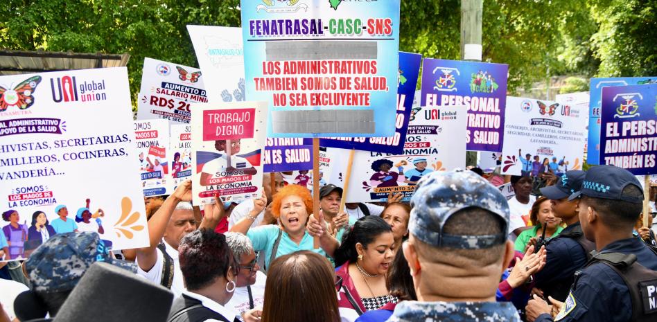 Trabajadores de la salud reactivan protestas por aumentos salariales y pensiones