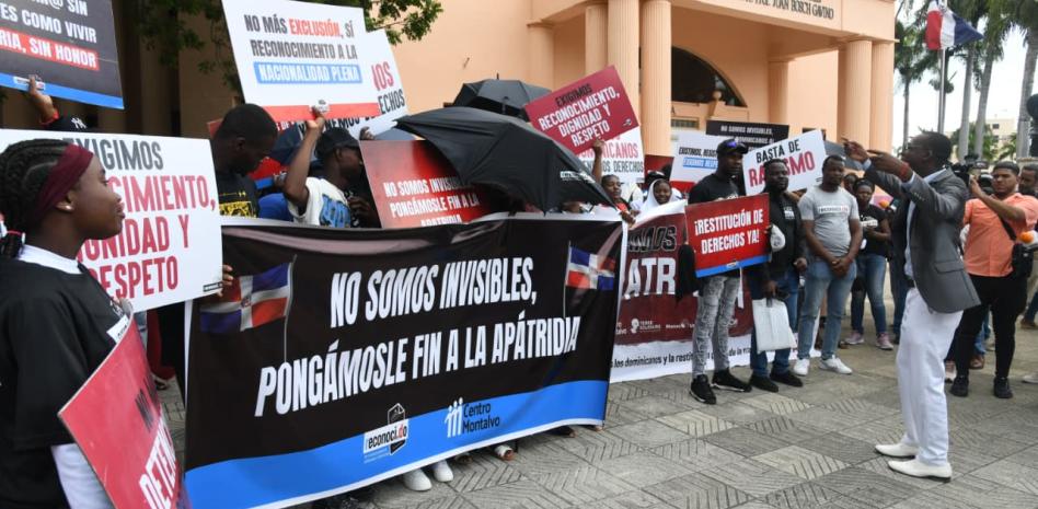 "Si yo no soy dominicano, Abinader tampoco": haitianos protestan por sus derechos