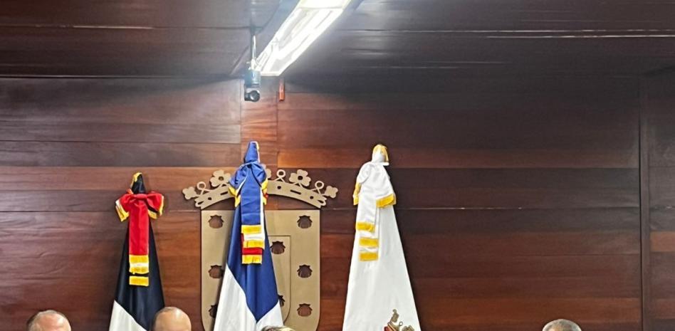 Ayuntamiento de Santiago reconoce a embajadora de Francia por impulso a cooperación bilateral