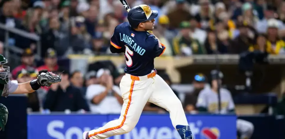 Laureano pega cuadrangular del desempate y los Padres vencen a los Atléticos