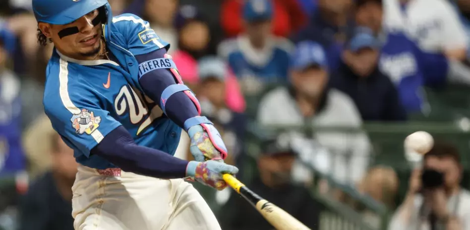 Con jonrón de tres carreras de William Contreras, los Cerveceros se imponen a los Dodgers