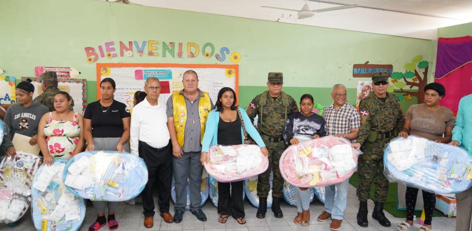 Ministerio de Defensa realiza operativo en Santiago para ofrecer asistencia médica a comunitarios
