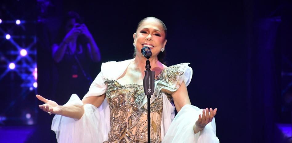 Isabel Pantoja en Altos de Chavón entre canciones, aplausos, lágrimas y una bachata