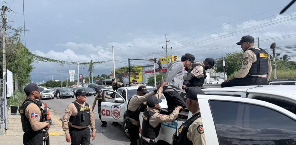 Seis detenidos y 5 mil gramos de drogas ocupados durante operativo de la DNCD, en Santiago