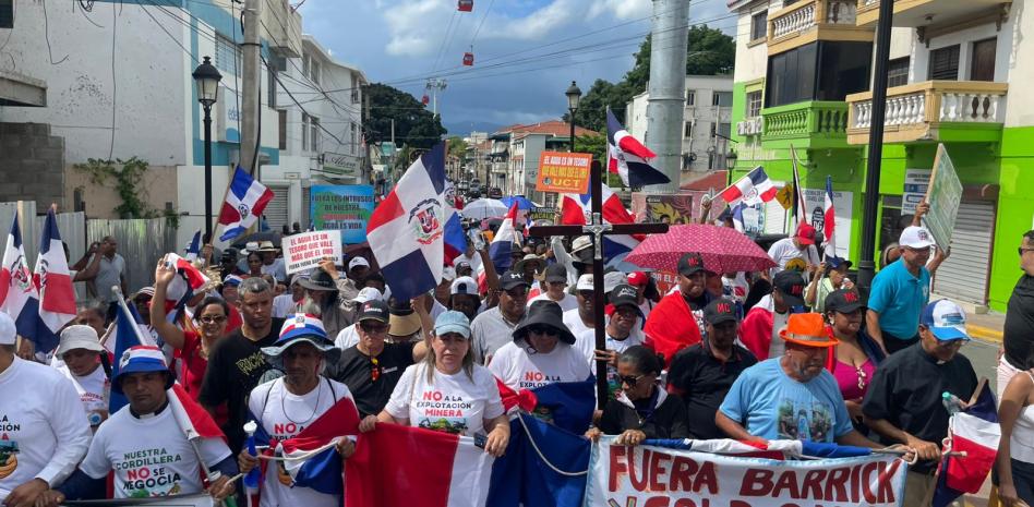 Sacerdotes, campesinos y ambientalistas marchan en defensa de la cordillera Septentrional