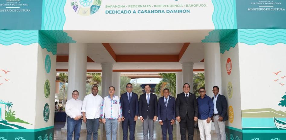 Festival Cultural de la Región Enriquillo cierra con reconocimientos del Senado y concierto