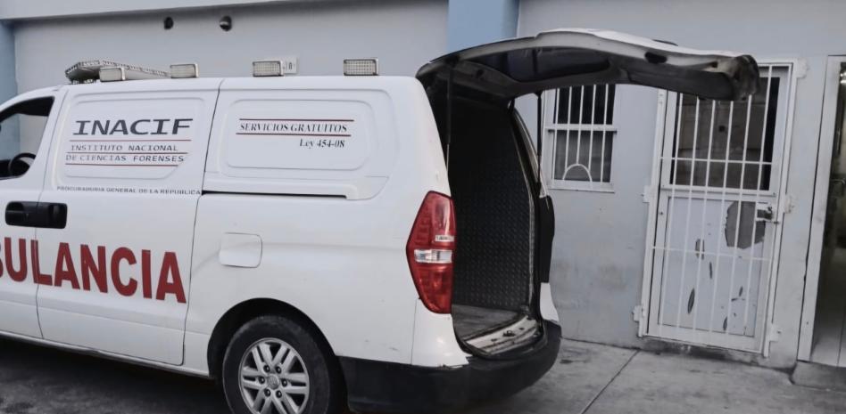 Hombre muere tras ser impactado de bala mientras compartía con amigos en Villa Central