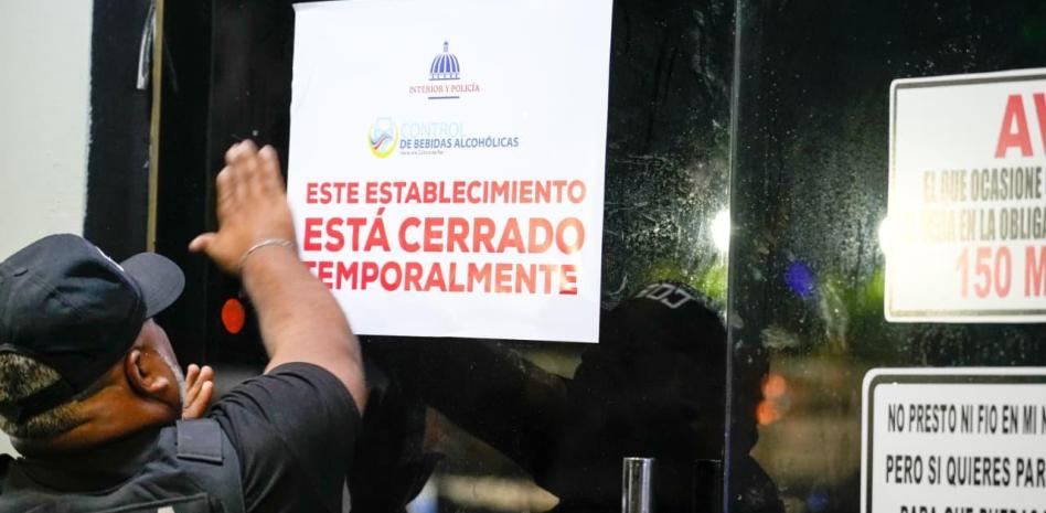 Operativo de control antirruido deja 8 negocios cerrados y varios notificados en Baní y Nizao