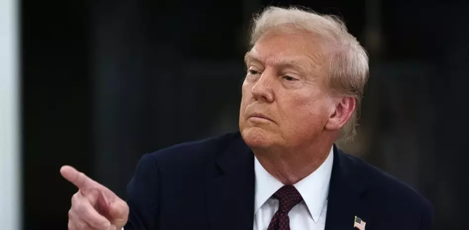 Trump eleva la cuota de refugiados para acoger a 10,000 blancos sudafricanos más