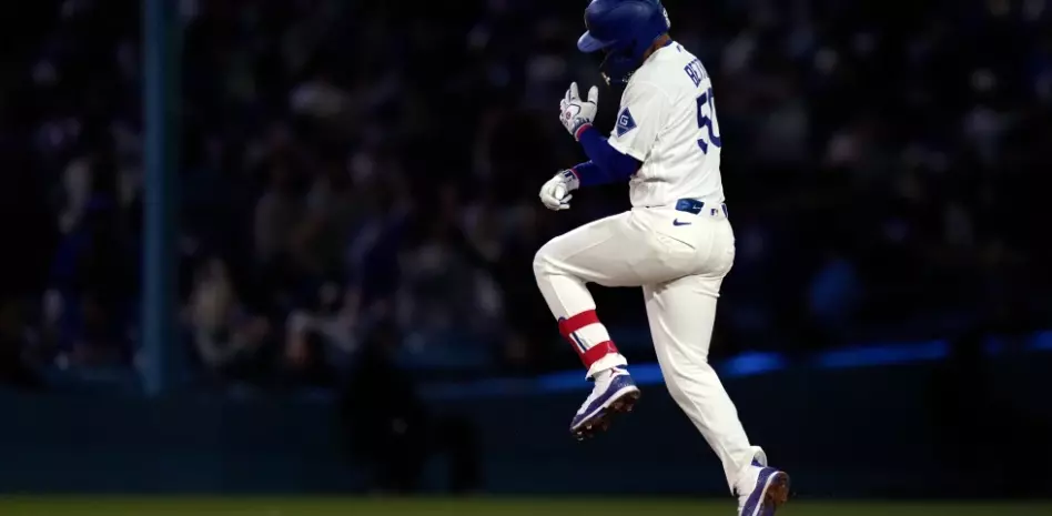 Dodgers aplastan a Rockies 15-6 con dos jonrones y cinco remolcadas de Betts
