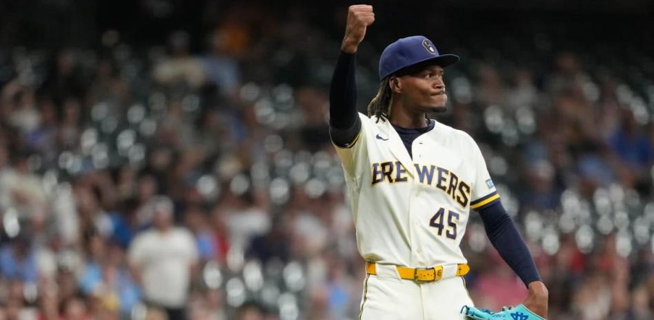 Abner Uribe se disculpa y culpa a Oliver Marmol por su celebración ante los Cardenales de San Luis