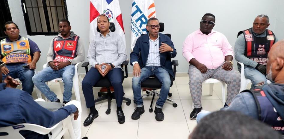 El Intrant inicia un plan para regular las paradas de motoconchos