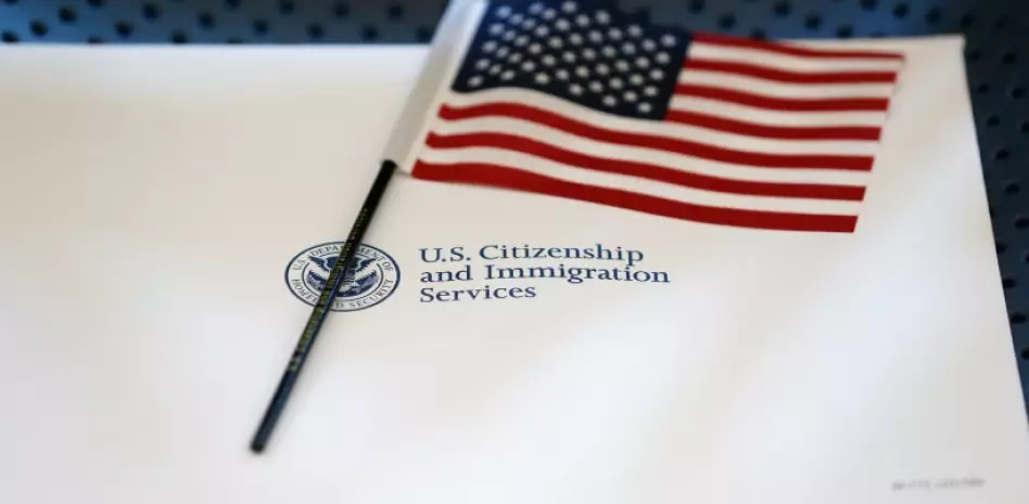 La nueva medida de Trump complica conseguir la "green card"