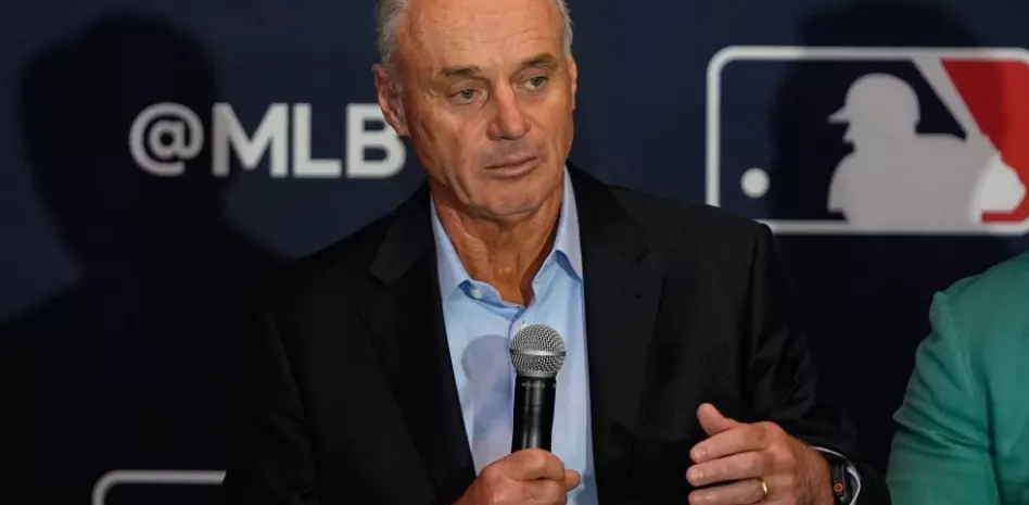 Jugadores piden más agencia libre y arbitraje salarial, casi duplicar salario mínimo en MLB