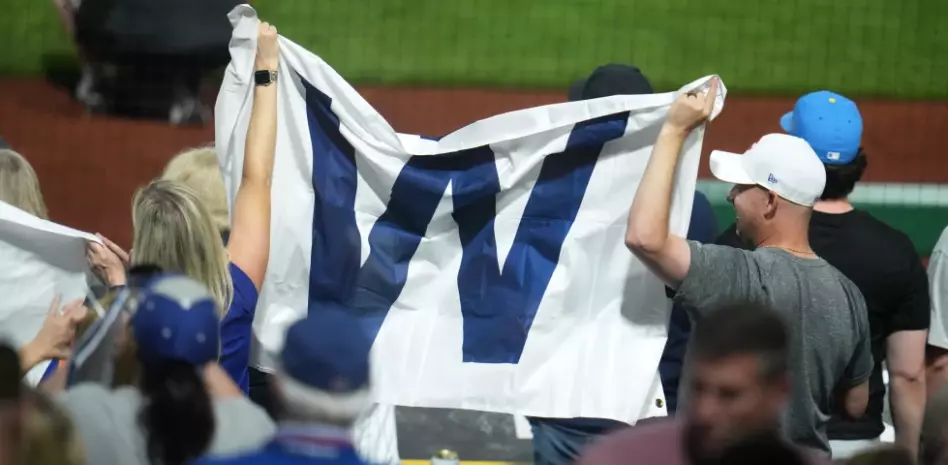 Cachorros paran racha de 10 derrotas con triunfo ante Piratas gracias a jonrón de Happ