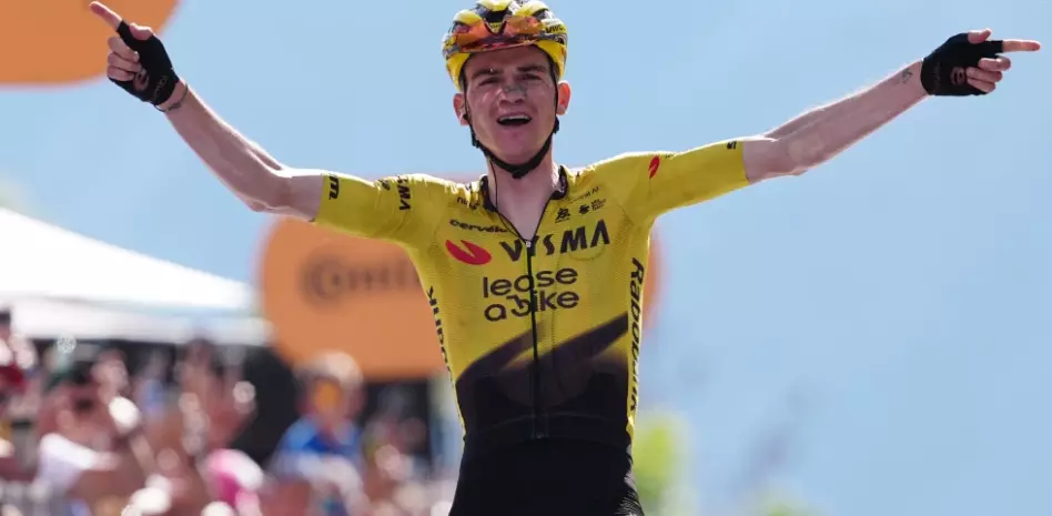 Kuss gana en solitario la etapa más dura del Giro a Italia y Vingegaard sigue delante