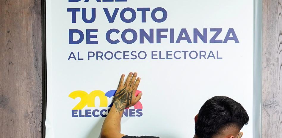 Colombia acude a las urnas dividida entre consolidar o revertir la agenda política de Petro