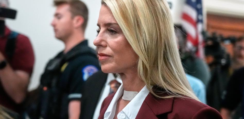 Exsecretaria de Justicia de EEUU se niega a hablar a legisladores del papel de Trump en caso Epstein