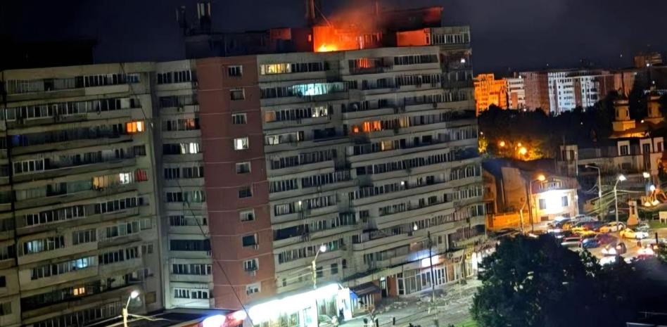 Dron ruso lanzado contra Ucrania se estrella contra un edificio de apartamentos en Rumania