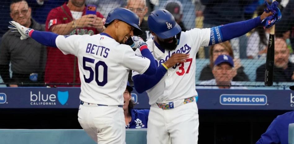 Dodgers reorganizan el banquillo tras las lesiones de Teoscar y Kiké Hernández