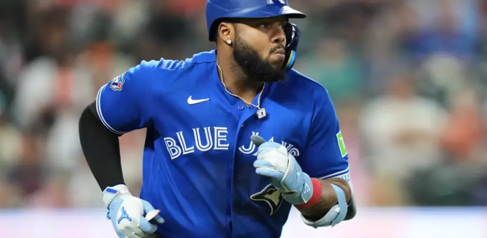 Azulejos, con doble de Vladimir Guerrero, borran desventaja y superan 6-5 a Orioles