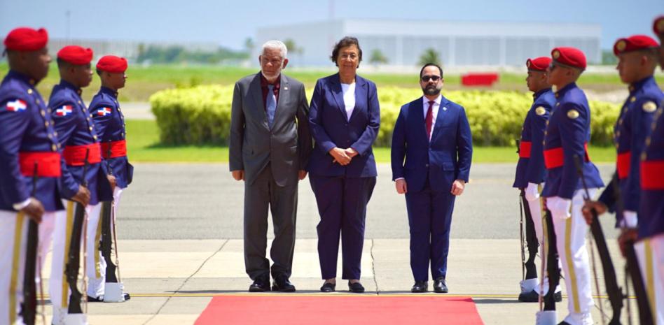 Presidenta de Surinam arribó este sábado a República Dominicana
