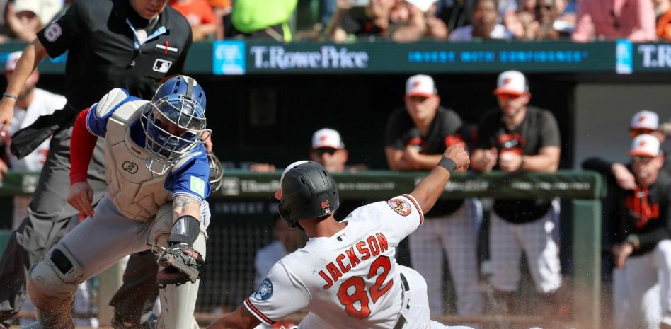 Los Orioles anotaron 5 carreras en la novena entrada a los Azulejos