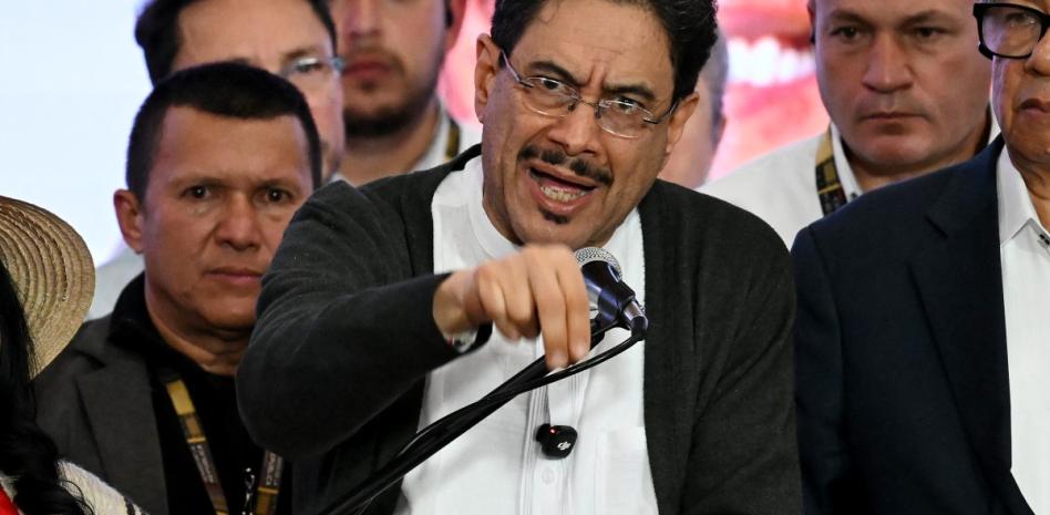 Iván Cepeda acusa al presidente ecuatoriano de "meter mano" en elecciones colombianas